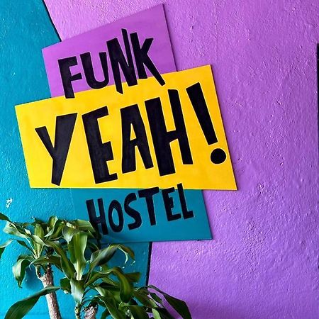Funk Yeah Hostel Antigua Extérieur photo